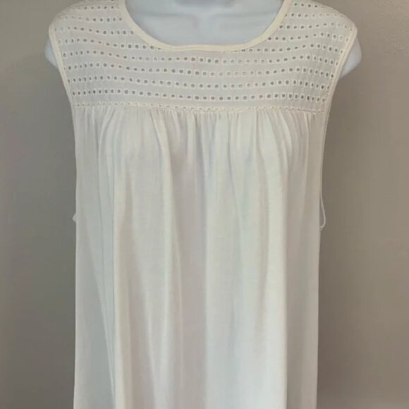 Gap White Eyelet Tank – XL | Effortlessly Chic - Picture 13 of 13